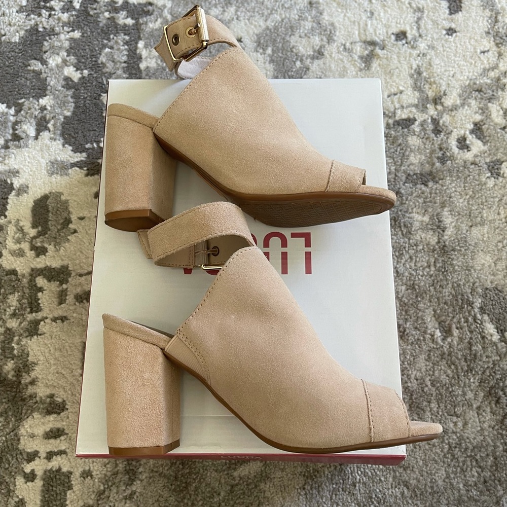 🆕NEW LUCCA LANE SELESTE CREAM SUEDE BLOCK HEELS😍 - Picture 2 of 5